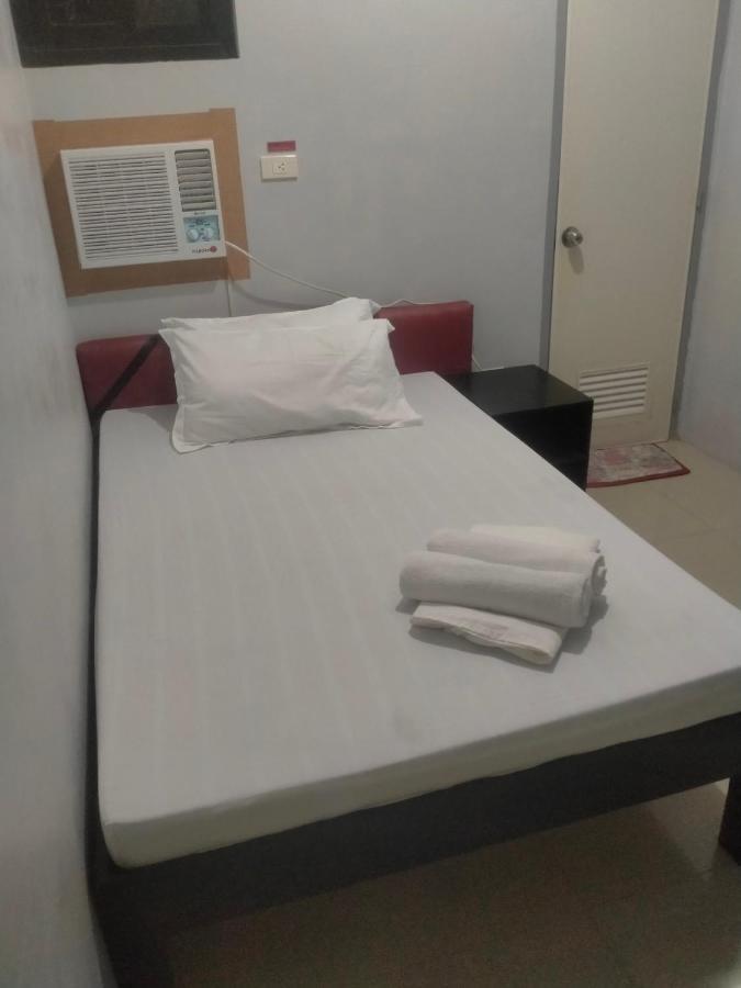 לאואג V.F. Riton Apartelle מראה חיצוני תמונה